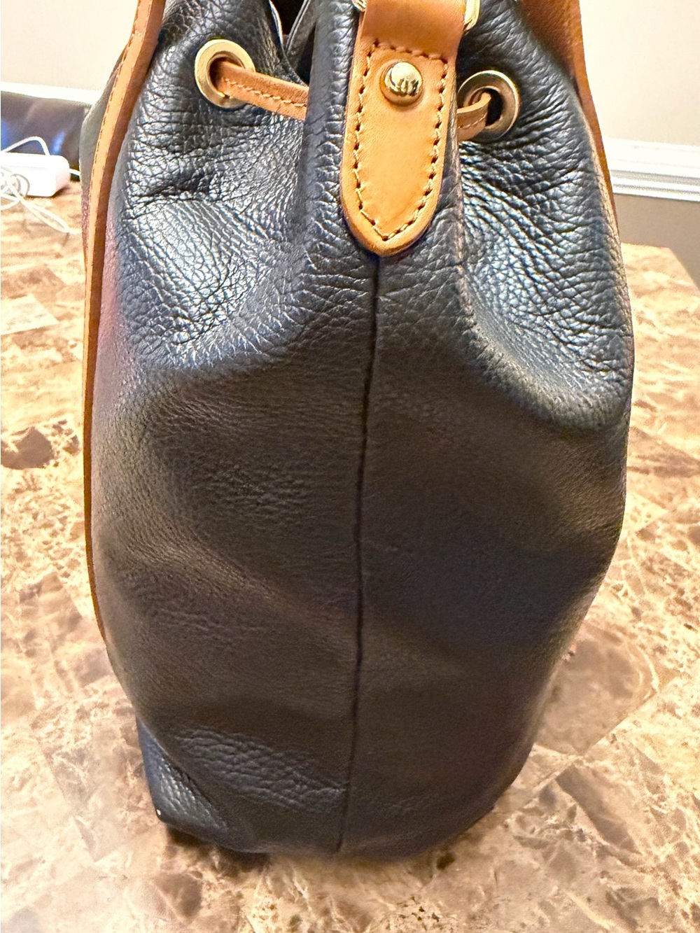 🥰♥️Anna Paola Black Pebbled Leather Drawstring Tote Bag (Made in Italy) - Picture 4 of 16